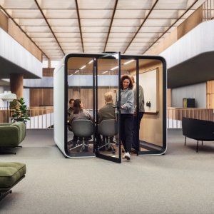 Dual screens mounted on both walls of Framery Six