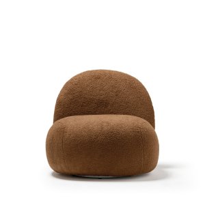 Hill armchair on its 360° swivel plate, turned towards the window