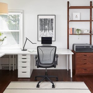 Form Sensing Mesh panels on the World LM backrest following the sitter’s spine