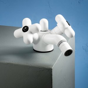 FIT hand shower with hose and wall outlet from the Fantini range