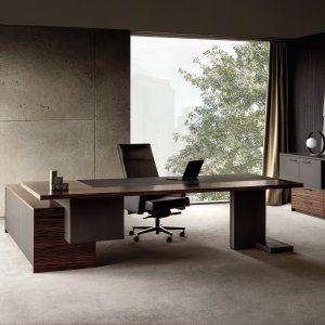 Inca executive desk by i4Mariani with lacquered foot