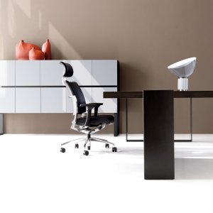 Rear desk unit of the New Loop executive range with press-opening doors