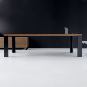 New Loop desktop in walnut veneer above the open ring frame
