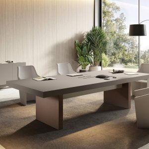 Jera Las Mobili meeting table coordinated with the executive desk