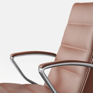 AL6 polished aluminium base and castors beneath a Klivia chair