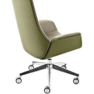 Self-braking castors on the Kriteria executive chair