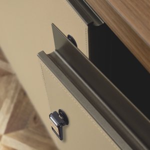 Modesty panel 2 centimetres thick