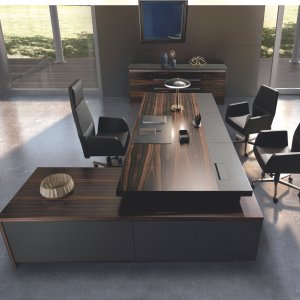 Veined black walnut top of the Kefa desk