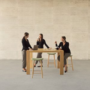 Kyo executive office in natural leather finishes