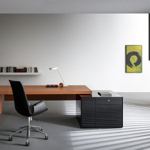 Extra-clear glass bases under a Kyo executive desk