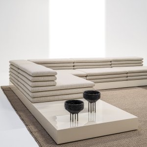 Left-hand end unit of Acamante, 145 cm wide, with lacquered base