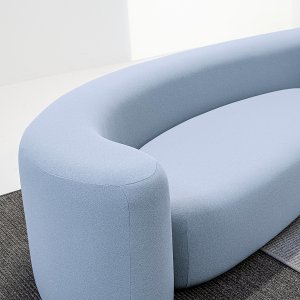 Medium ottoman from the Lisse family, viewed from the long side