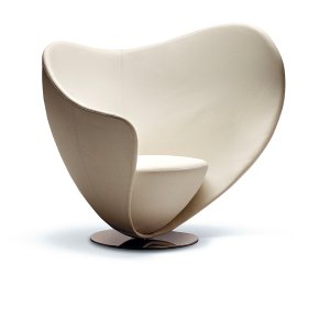 Side view of the two-seat Mon Coeur sofa, 240 cm long and low in the middle