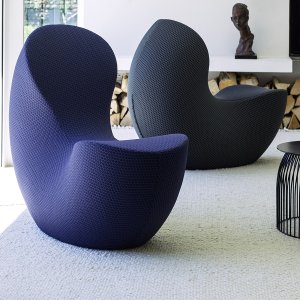 Close-up of the bend where back meets seat on the Nautile armchair