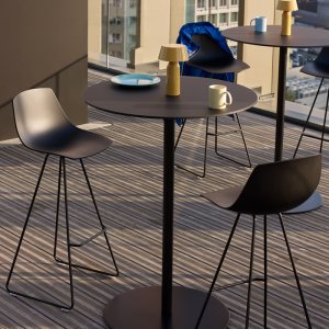 Black open-pore Miunn seat by Lapalma