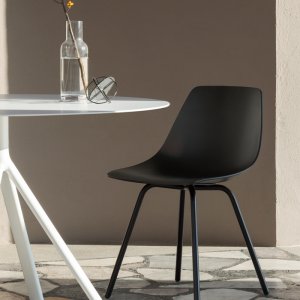 Miunn stool with wooden legs and steel footrest