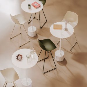 Miunn bar stool with sled base in steel wire