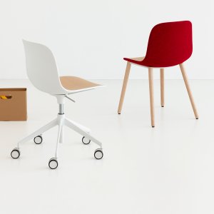 Steel wire sled base of the Seela chair