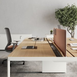Open-plan office furnished with Fil Rouge workstations by Las Mobili