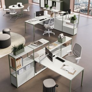 Sigma operative desk system by Las Mobili with bench workstations on square-section metal legs