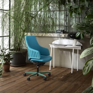 Italia chair by Favaretto & Partners at an executive desk