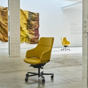 Flat version of the Italia executive chair by Luxy