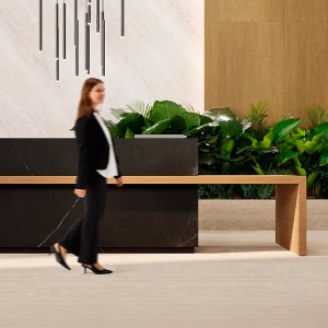Reception desks Kyo by Martex with thick veneered top