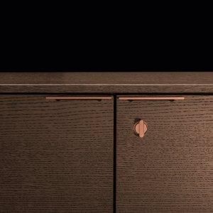 Light Metar setting in natural oak and pink copper