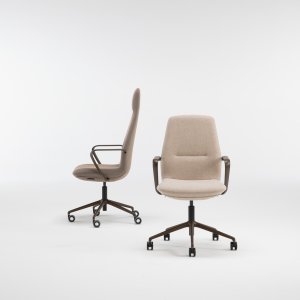Executive office chair Synua by Milani seen from three quarters