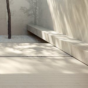 Otto by Mutina floor and wall in one colour in a washroom