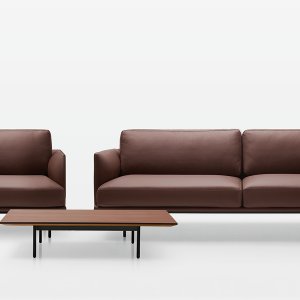 New York pouf by Quinti beside the two-seater sofa