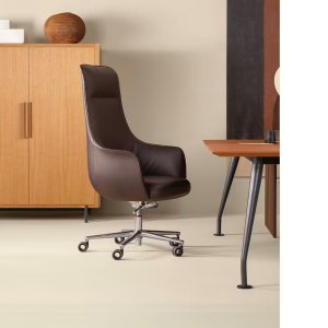 Folds shaping the lower backrest of the Not Guilty chair by Quinti