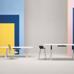 Height-adjustable Arki-Table ARK ADJ raised to standing height