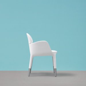 Ester 698 barstool with its Ø20 mm steel footrest