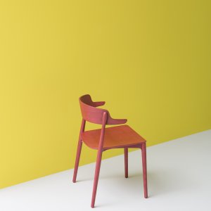 Armrests clearing the table top