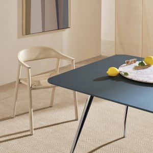 Rizz Workstation for four with acoustic panels and the K_LUCE light bridge