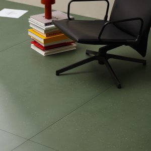 Outdoor terrace paved with Mutina Primavera stoneware