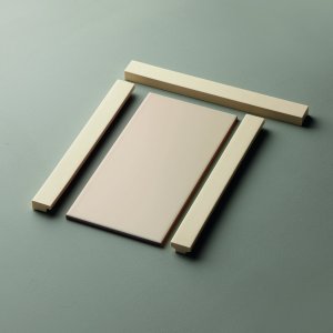 Half-height Motivo wall finished with the Terminale profile