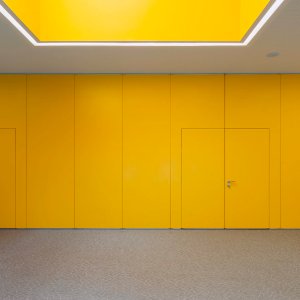 PMI movable walls by Anaunia closing off a conference hall