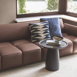 Two Qubik sofas facing each other in a visitor lounge