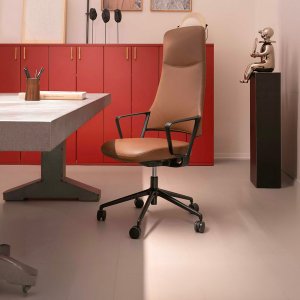 Side profile of the Aventador chair by Quinti