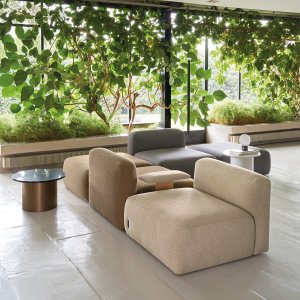 Upholstered armrest closing a row of One Hundred reception seating