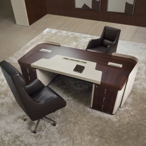 Royal executive desk by i4Mariani with quilted leather sides