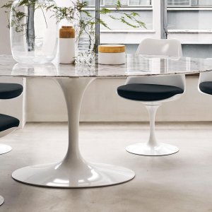 Saarinen round meeting table with Arabescato marble top and white base