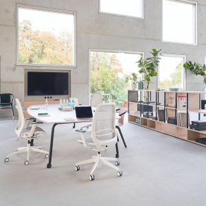 Row of se:air mesh office chairs along a hot-desking bench