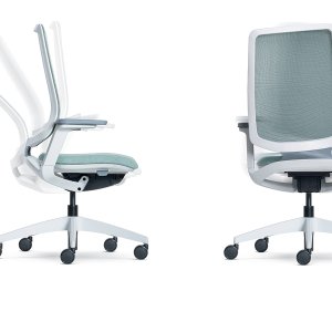 Black 3D knitted membrane on the backrest of a se:flex mesh office chair