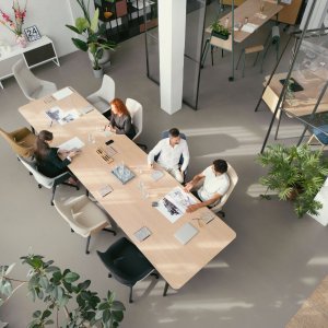 Conference room furnished with se:mission chairs by Sedus