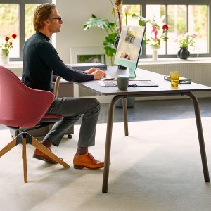 Knitted membrane back with integrated armrests on the se:flair by Sedus