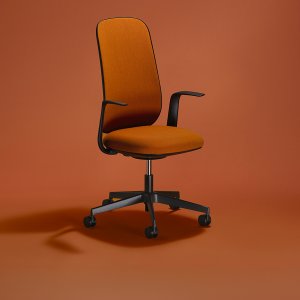 Skate Synchro with 4D armrests and soft TPU tops on a polished aluminium base