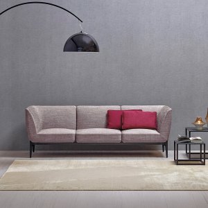 Visitor and reception seating Social by Pedrali with a 90 degree curved module joining two straight runs